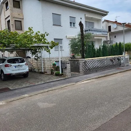 Apartment Hana *